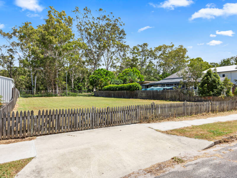 77 Moreton, Toogoom, QLD 4655