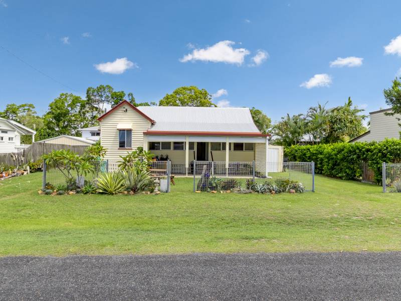 27 Moreton Street, Toogoom, QLD 4655