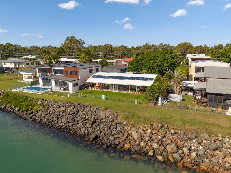 34 Moreton, Toogoom, QLD 4655 AUS