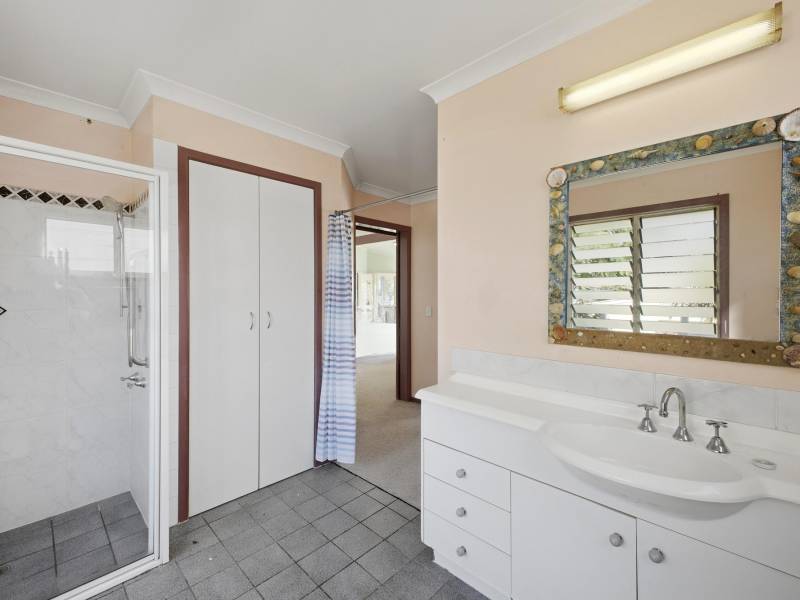 34 Moreton, Toogoom, QLD 4655 AUS