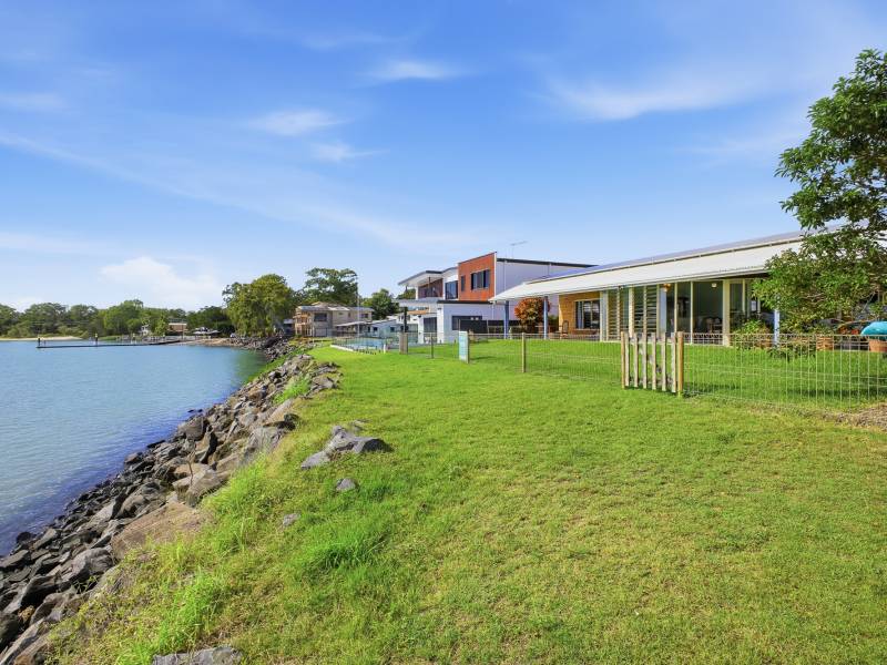 34 Moreton, Toogoom, QLD 4655 AUS