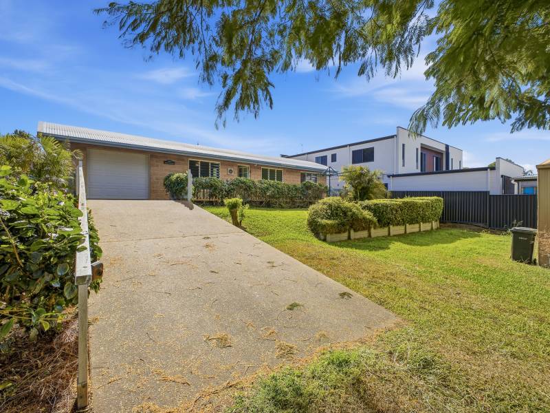 34 Moreton, Toogoom, QLD 4655 AUS