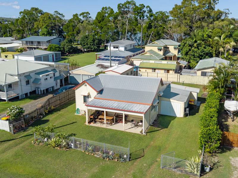 27 Moreton Street, TOOGOOM, QLD 4655 AUS