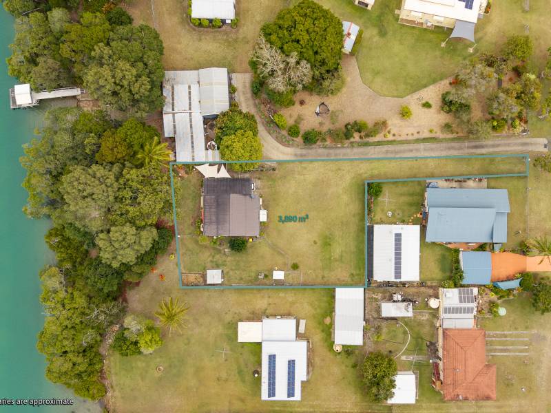 13 Moreton Street, TOOGOOM, QLD 4655 AUS